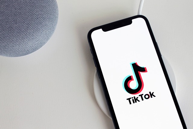 TikTok a ztráta soustředění: Jak krátká videa ničí náš mozek